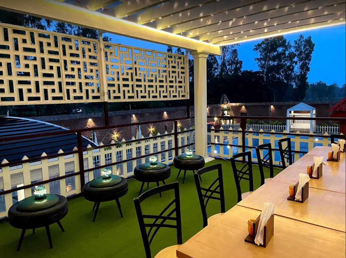Yashmay Villa Club & Resort Gonda Экстерьер фото