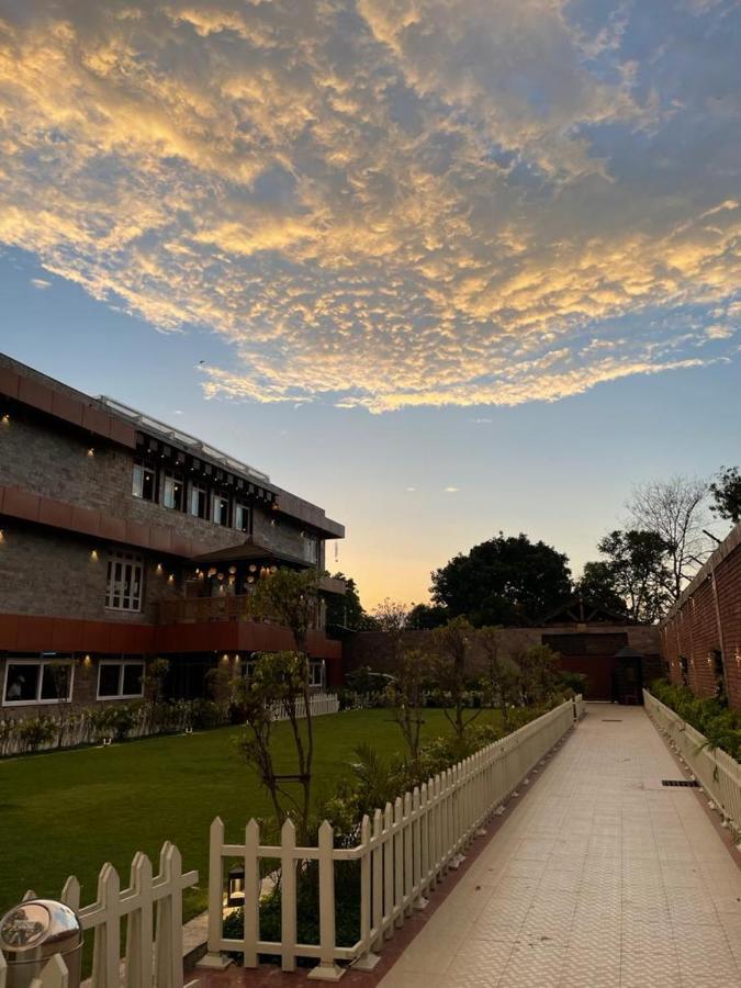 Yashmay Villa Club & Resort Gonda Экстерьер фото