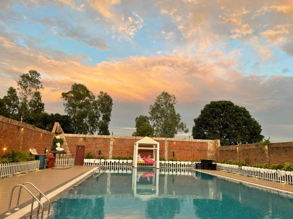 Yashmay Villa Club & Resort Gonda Экстерьер фото